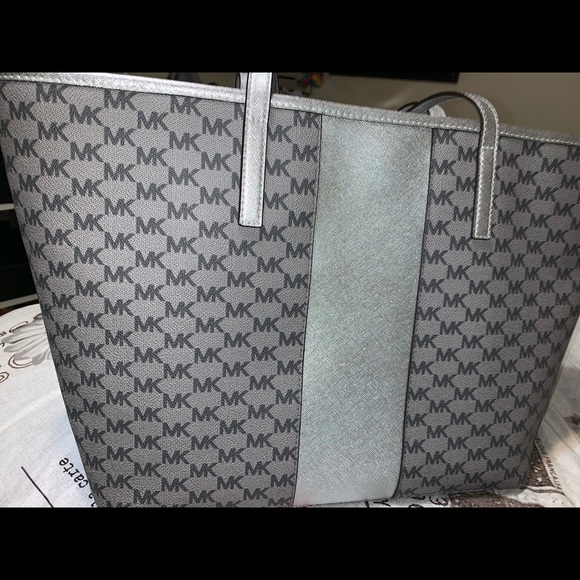 Michael Kors Bag - Picture 2 of 3